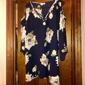 EUC Misia Cold Shoulder Top